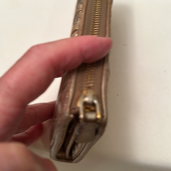 MIU MIU gold leather wallet with top zipper . - Picture 15 of 15